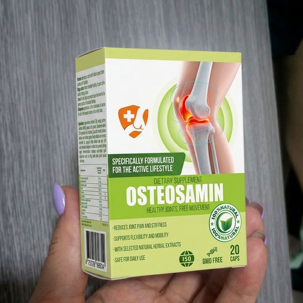 Scatola bianca e verde di Osteosamin da 20 capsule tenuta in mano