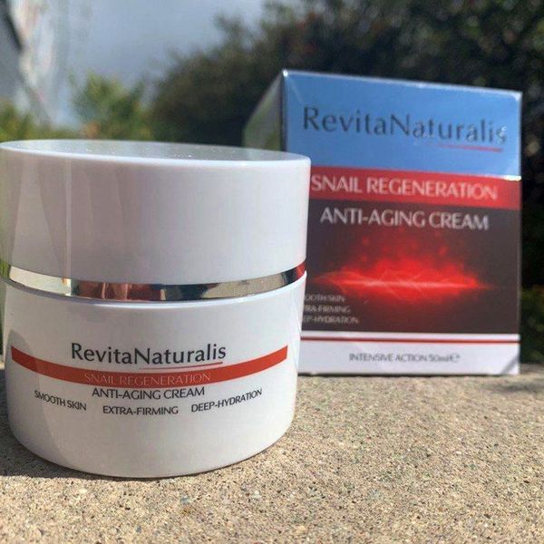 Vasetto bianco di RevitaNaturalis davanti alla sua scatola rossa